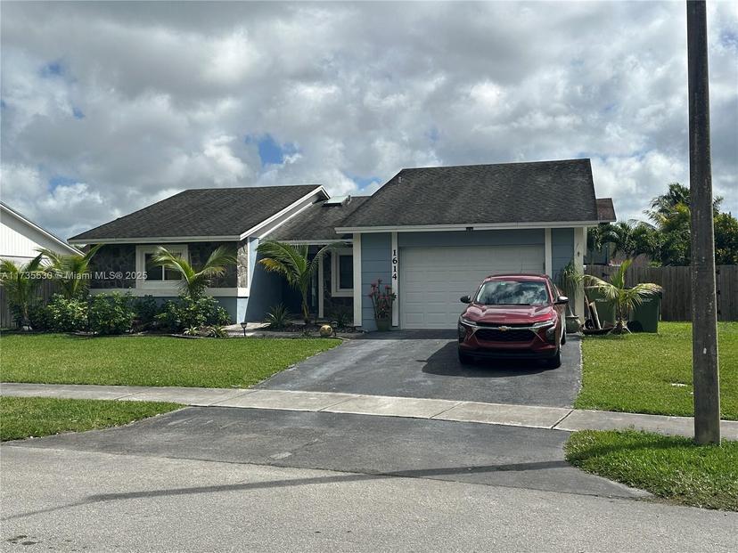 Picture of 1614 N Goldeneye Ln, Homestead FL 33035