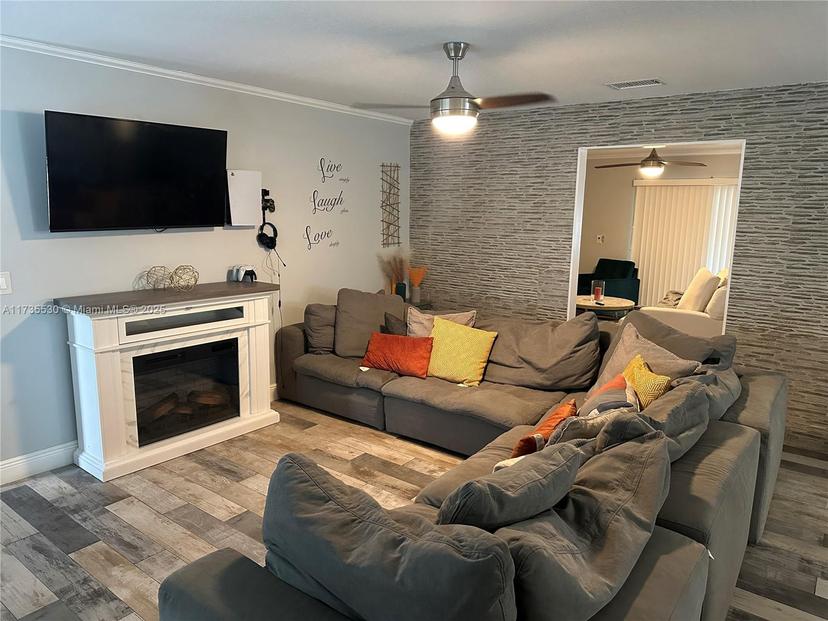 Picture of 1614 N Goldeneye Ln, Homestead FL 33035