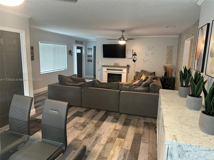 Picture of 1614 N Goldeneye Ln, Homestead FL 33035