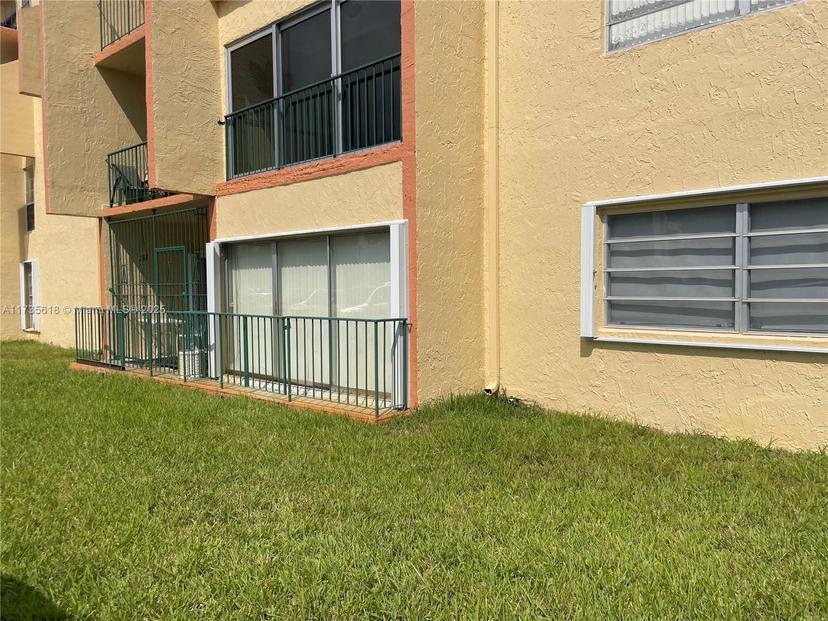 Picture of 1975 W 44Th Pl # 106, Hialeah FL 33012