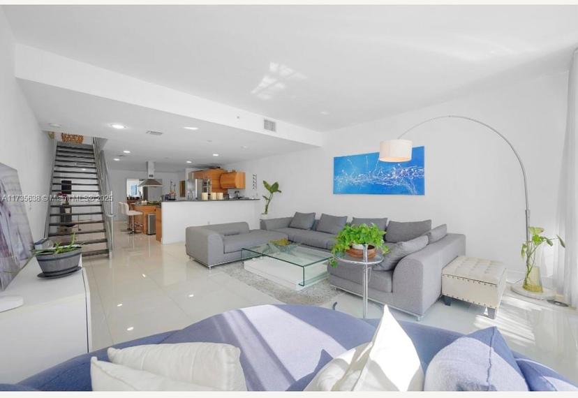 Picture of 2950 NE 188Th St # 121, Aventura FL 33180