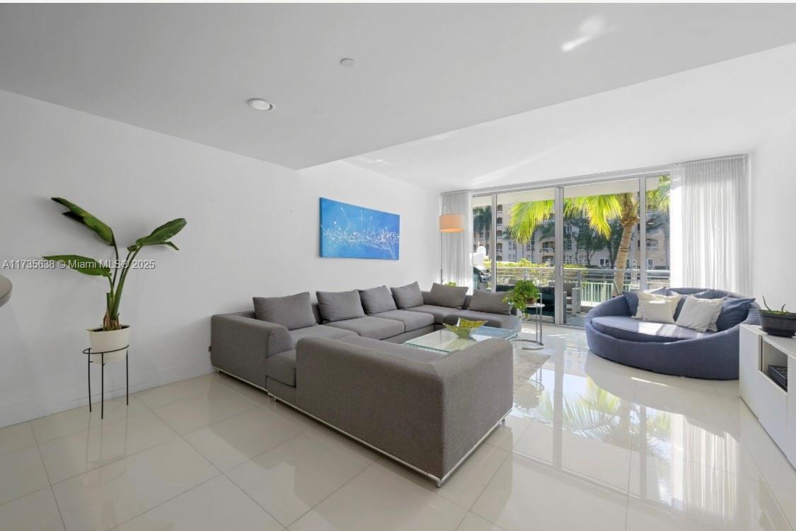 Picture of 2950 NE 188Th St # 121, Aventura, FL 33180
