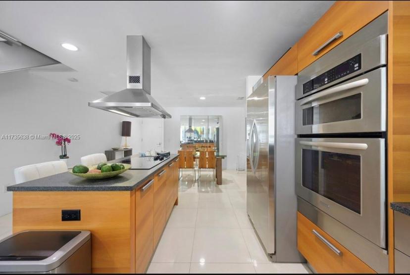 Picture of 2950 NE 188Th St # 121, Aventura FL 33180