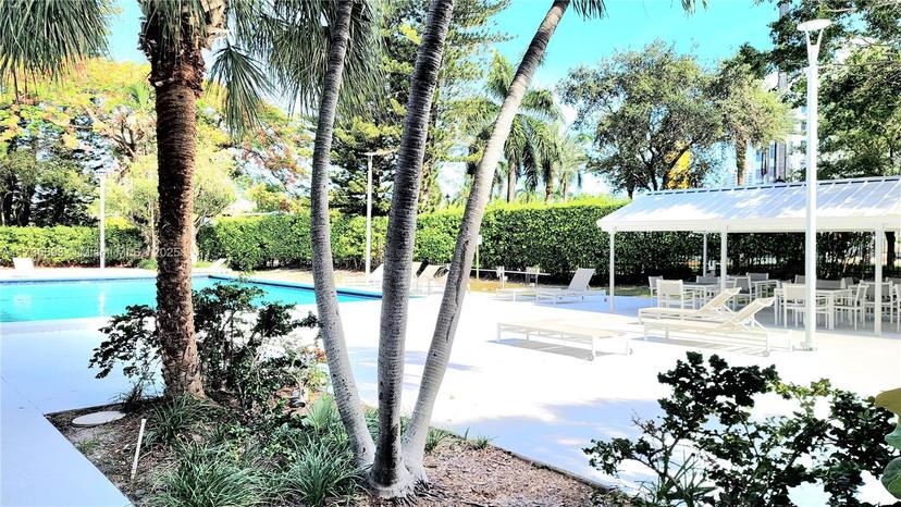 Picture of 20100 W Country Club Dr # 1704, Aventura FL 33180