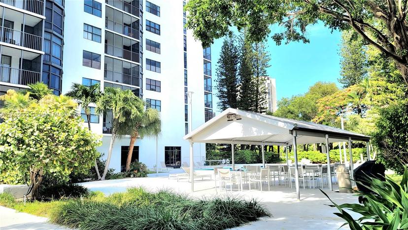 Picture of 20100 W Country Club Dr # 1704, Aventura FL 33180