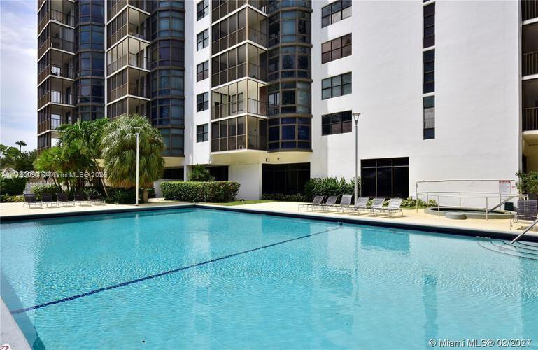 Picture of 20100 W Country Club Dr # 1704, Aventura FL 33180
