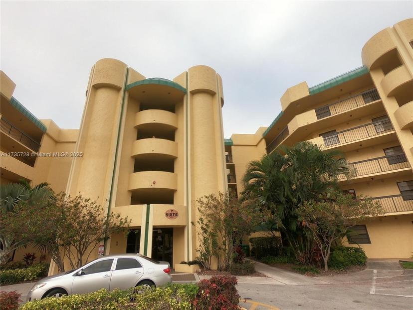 Picture of 6575 W Oakland Park Blvd # 114, Lauderhill FL 33313