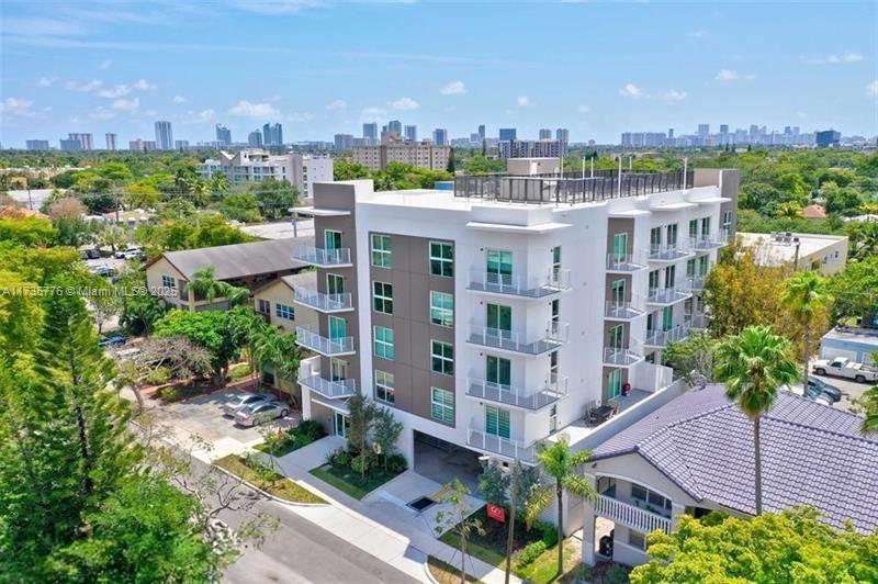 Picture of 1938 Jackson St # 202, Hollywood FL 33020