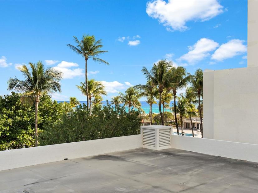 Picture of 2655 Collins Ave # 510, Miami Beach FL 33140