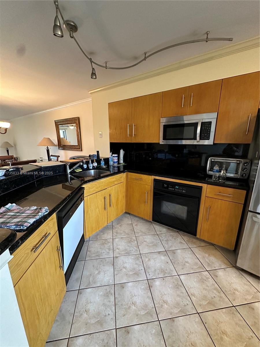 Picture of 2240 N Cypress Bend Dr # 603, Pompano Beach, FL 33069