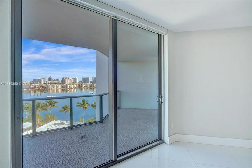 Picture of 17301 Biscayne Blvd # 708, North Miami Beach FL 33160