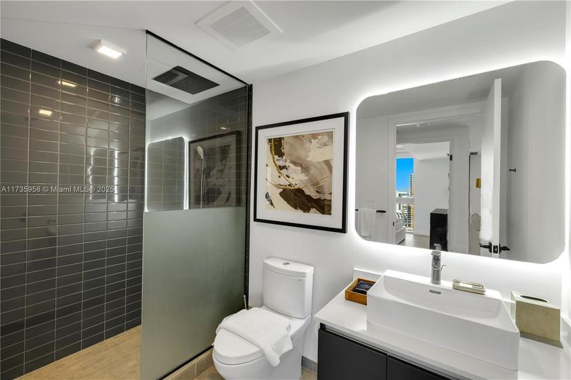Picture of 227 NE 2Nd St # 2305, Miami FL 33132