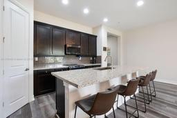 Picture of 11724 SW 13Th Ln # 11724, Pembroke Pines, FL 33025