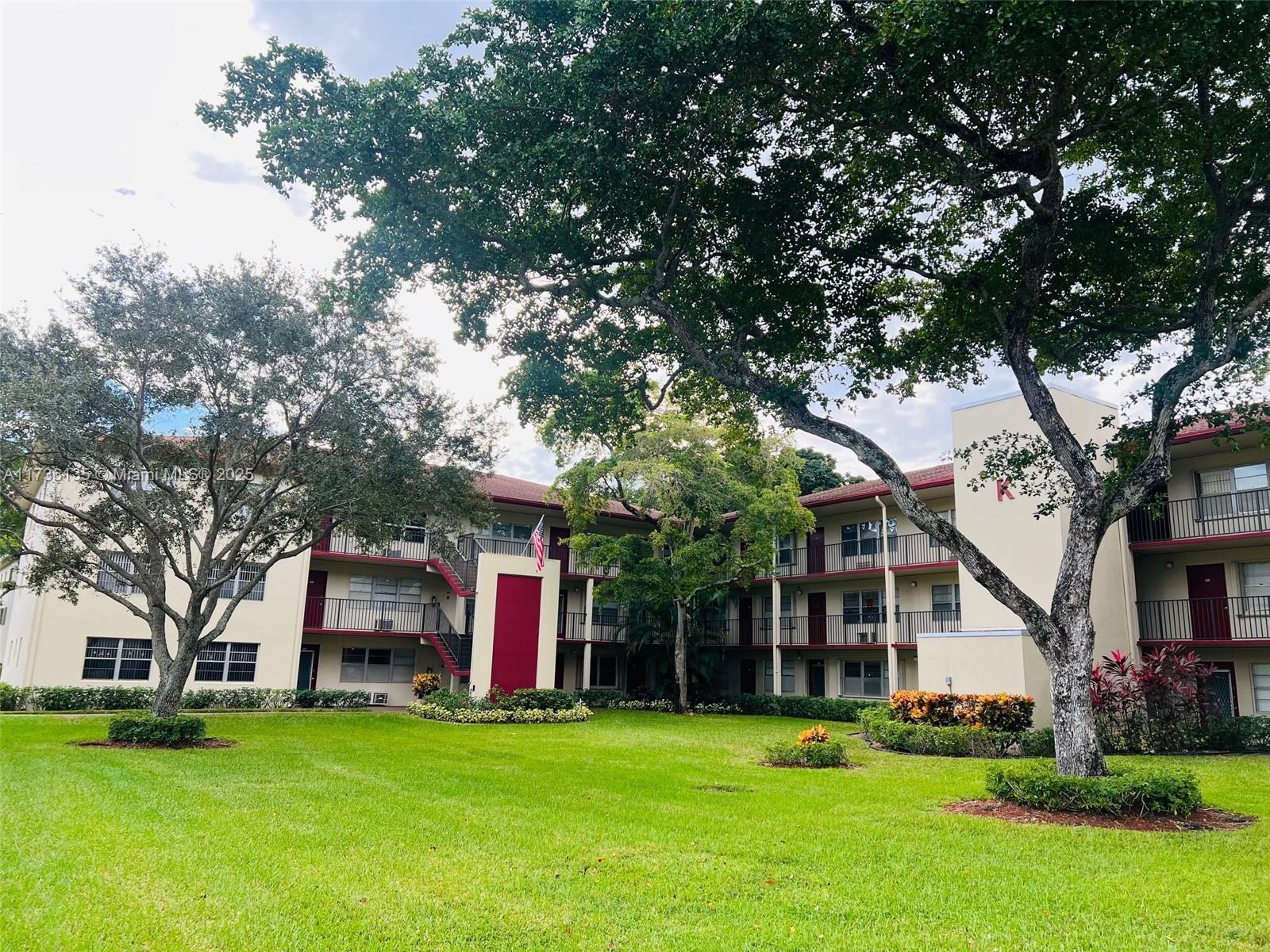 Picture of 100 SW 132Nd Way # 201K, Pembroke Pines, FL 33027