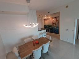 Picture of 325 S Biscayne Blvd, Miami, FL 33131