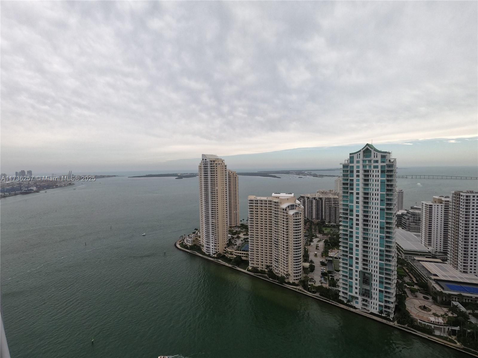 Picture of 325 S Biscayne Blvd, Miami, FL 33131