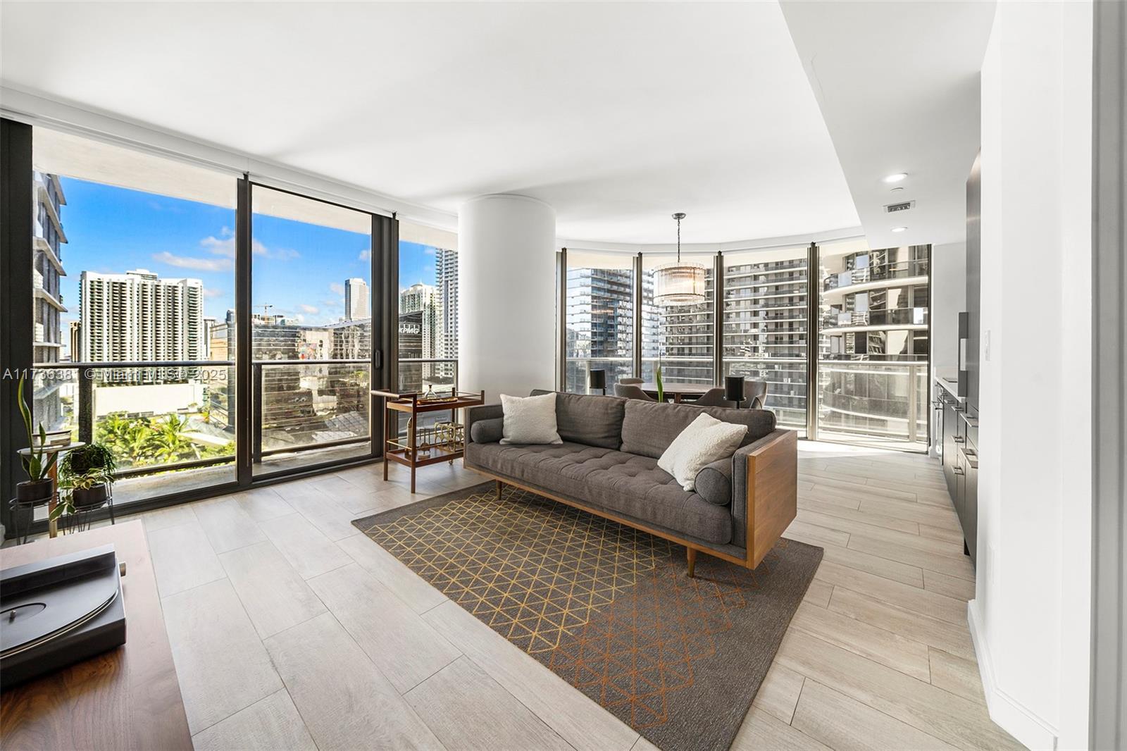 Picture of 55 SW 9Th St # 1701, Miami, FL 33130