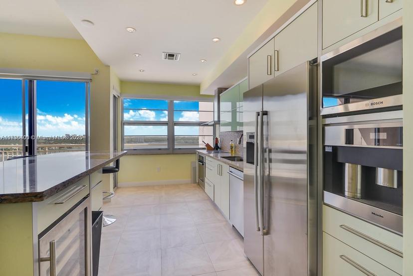 Picture of 18031 Biscayne Blvd, Aventura FL 33160