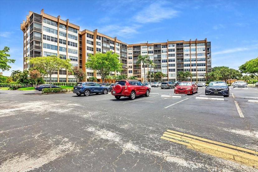 Picture of 1200 Saint Charles Pl # 402, Pembroke Pines FL 33026