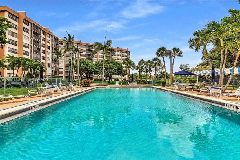 Picture of 1200 Saint Charles Pl # 402, Pembroke Pines FL 33026