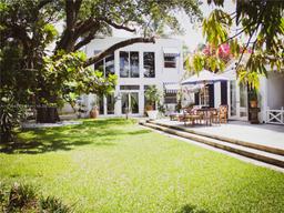 Picture of 652 NE 77Th St, Miami, FL 33138