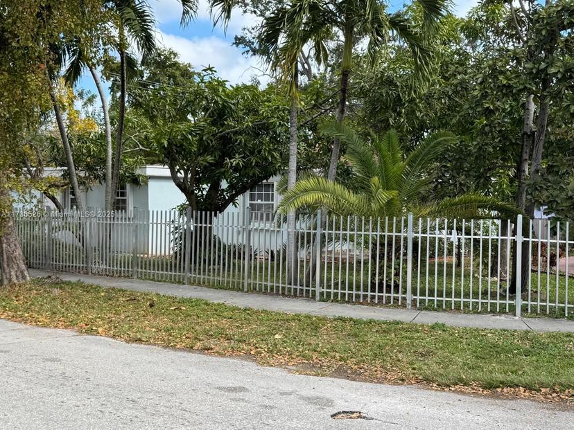 Picture of 901 NE 128Th St, North Miami FL 33161