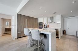 Picture of 1900 N Bayshore Dr # 2004, Miami, FL 33132