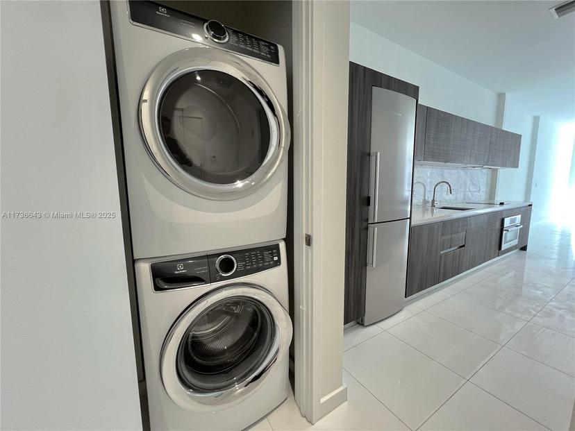 Picture of 851 NE 1St Ave # 505, Miami FL 33132