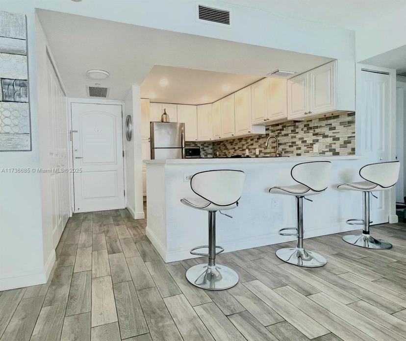 Picture of 3625 N Country Club Dr # 1103, Aventura FL 33180