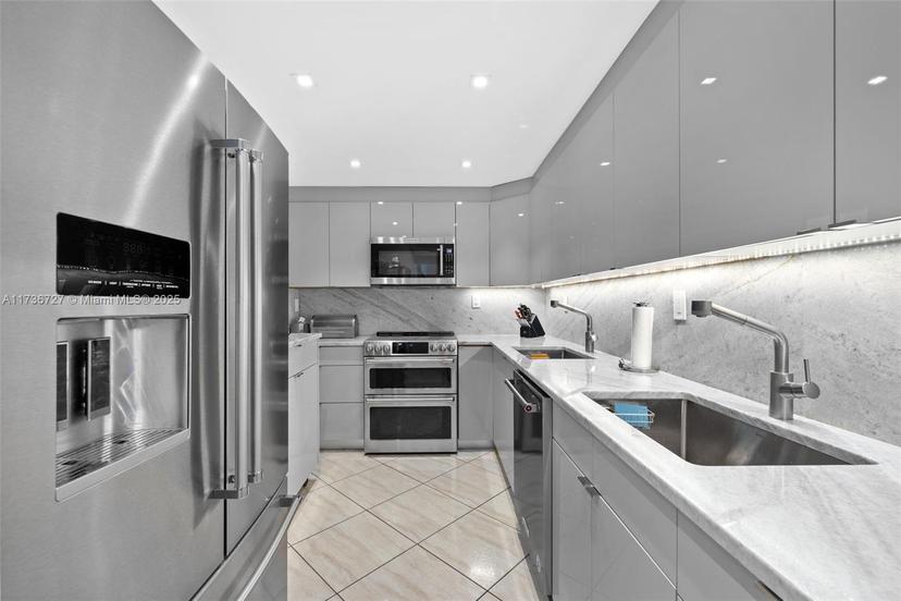 Picture of 9511 Collins Ave # 605, Surfside FL 33154