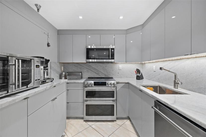 Picture of 9511 Collins Ave # 605, Surfside FL 33154