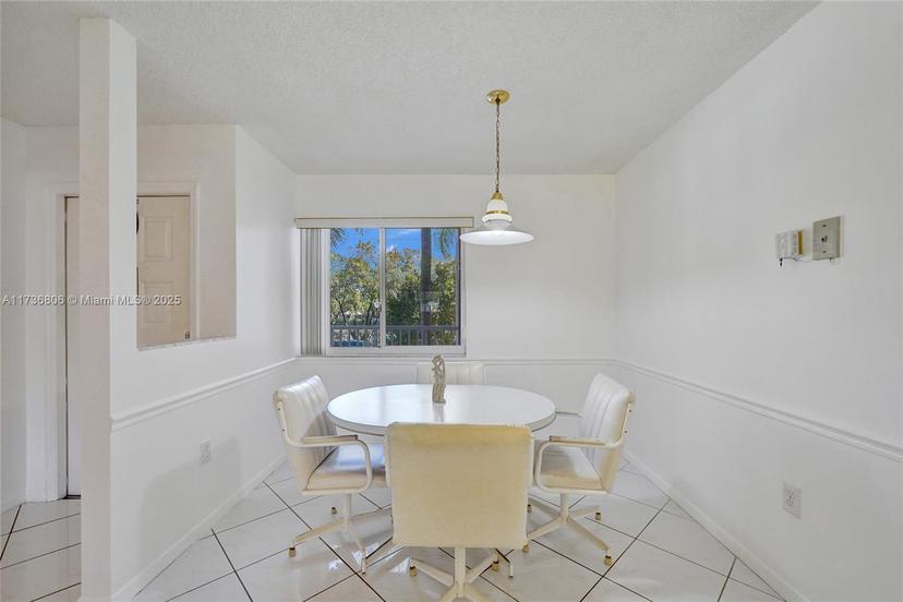 Picture of 2541 N Nob Hill Rd # 202, Sunrise FL 33322