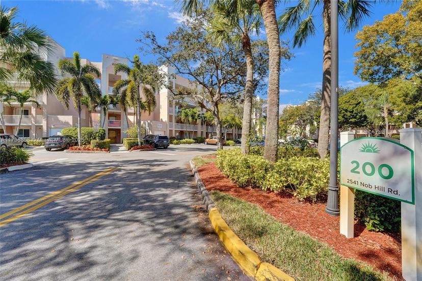 Picture of 2541 N Nob Hill Rd # 202, Sunrise FL 33322