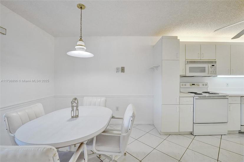 Picture of 2541 N Nob Hill Rd # 202, Sunrise FL 33322
