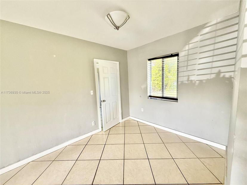 Picture of 903 NE 2Nd St, Hallandale Beach FL 33009