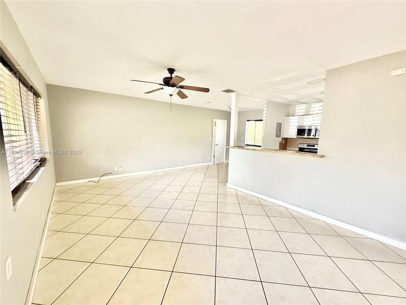 Picture of 903 NE 2Nd St, Hallandale Beach FL 33009