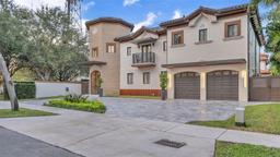 Picture of 7813 NW 165Th St, Miami Lakes, FL 33016