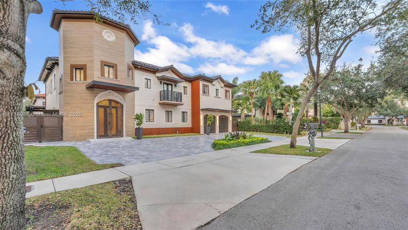 Picture of 7813 NW 165Th St, Miami Lakes FL 33016