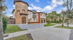 Picture of 7813 NW 165Th St, Miami Lakes, FL 33016