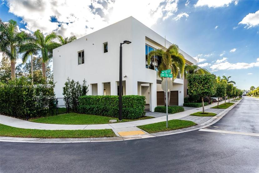Picture of 10220 NW 74Th Ter, Doral FL 33178