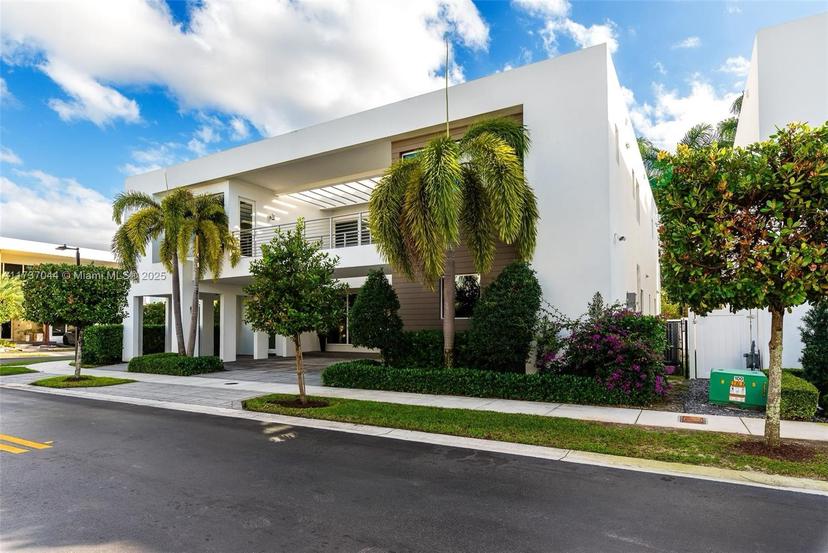 Picture of 10220 NW 74Th Ter, Doral FL 33178