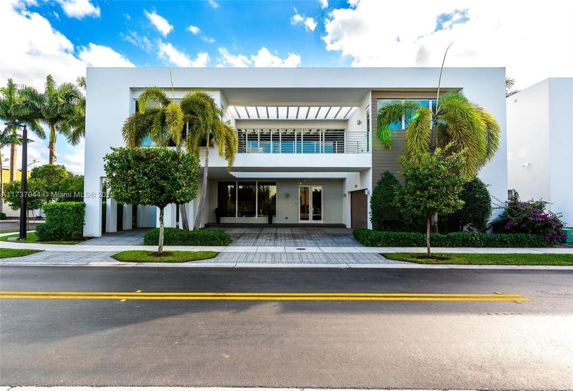 Picture of 10220 NW 74Th Ter, Doral FL 33178