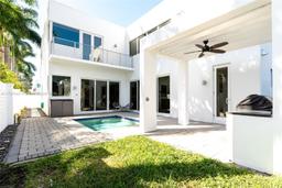 Picture of 10220 NW 74Th Ter, Doral, FL 33178