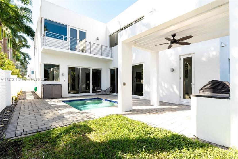 Picture of 10220 NW 74Th Ter, Doral FL 33178
