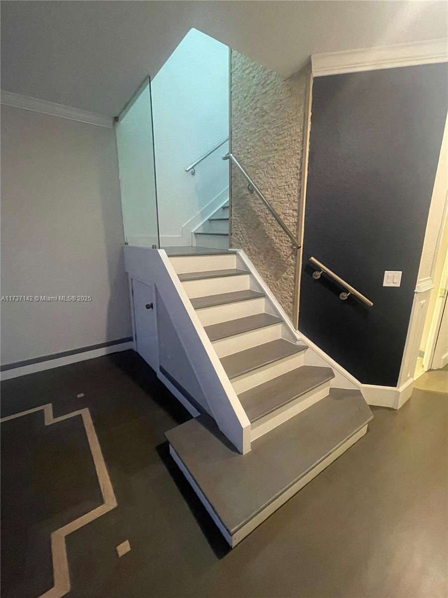 Picture of 17650 NW 73Rd Ave # 18, Hialeah, FL 33015