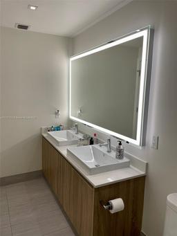 Picture of 2960 NE 207Th St # 714, Aventura, FL 33180