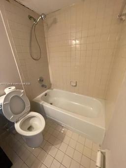 Picture of 20810 NE 8Th Ct # 18, Miami, FL 33179