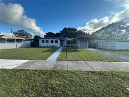 Picture of 860 NW 171St St, Miami Gardens, FL 33169