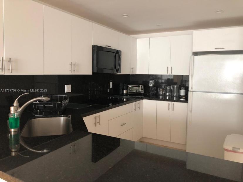 Picture of 20379 W Country Club Dr # 539, Aventura FL 33180