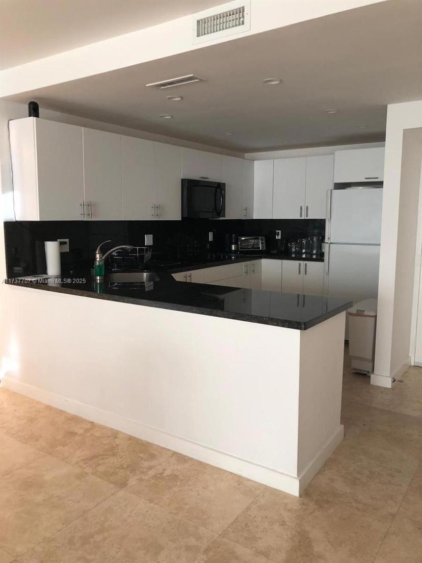 Picture of 20379 W Country Club Dr # 539, Aventura FL 33180